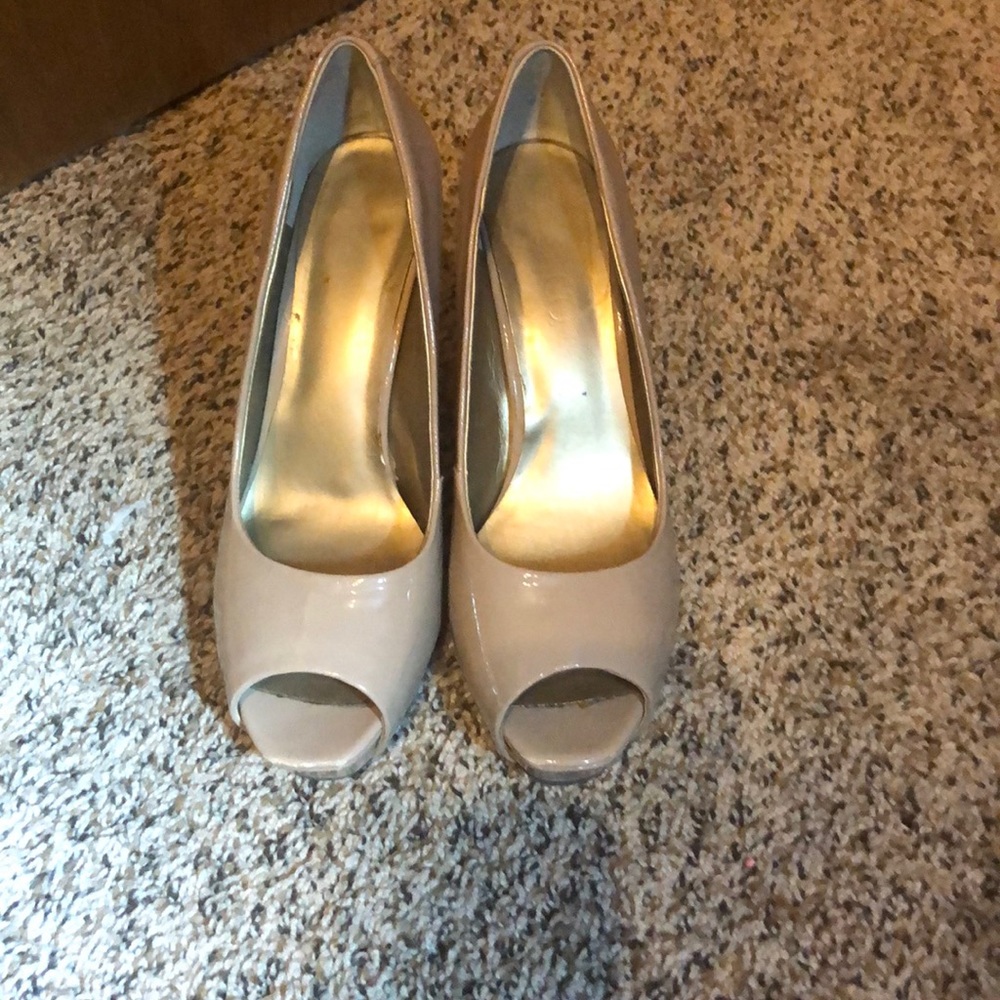 Some beautiful tan heels